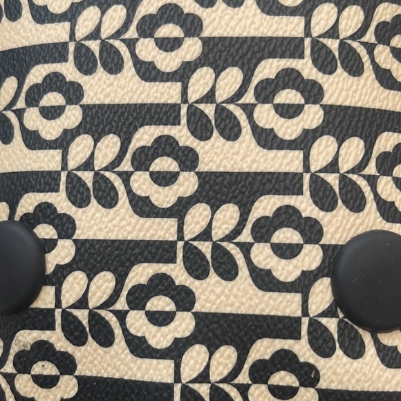 Orla Kiely Printed Pebble Grain Shoulder Bag Gondola Stem in a Vase - Picture 11 of 11